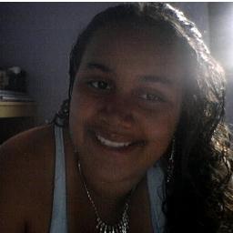a garotinha mimada,mais que sabe da realidade da vida,com muitos defeito mais muitas qualidades tambem,eu amo cantar,dançar,e me divertir.essa sou eu.kkkk