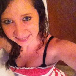 hi i'm a girl who loves music,playing sports,her boyfriend(s),and birthday october 4,2000 1:25pm and loves jusin bieber alot