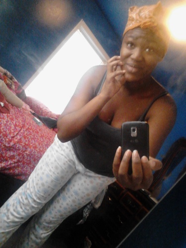 Juss hangg widd da famm && bf do whtt ii doo best focus on school && forcus on whts important n my life lovnin && livnin to da fullset LIVE ONCE DIE TWICE