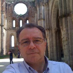 Insegnante di Fisica e Matematica. Bibliofilo e appassionto di Libri Antichi. Juventino.