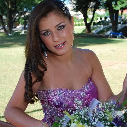 Sou querida, fofa, bipolar, (feia e bonita) as vezes chata insuportavel e irritante! o tipo d menina  mulher  COMPLICADA E PERFEITINHA(8)