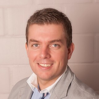 Accountant/Belastingconsulent, papa van Rune en Renske, supporter FCB & wielertoerist.      Tweet in persoonlijke naam.