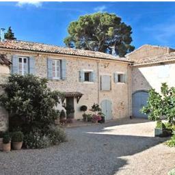 Surrounded by vineyards, a stunning stone house with very private pool in South of France, 30 mins from sea and 20 mins from Beziers airport available to rent