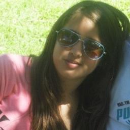 não posso fazer nada se o nosso bonde é zica, reclama da minha mãe que ela me fez bonita ♪