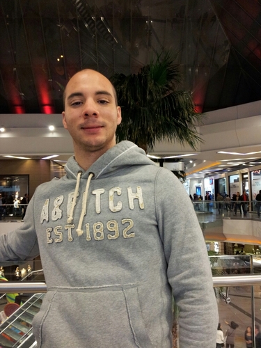 Andres_M35's profile picture. Tecnologo Informatico, Webmaster Freelance,Experto en Soporte Web,Amante de la Tecnologia E Internet, Adicto al #PS3,Odio el Cine,Hincha del #FCBLive a Morir.