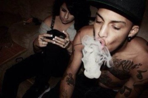 Wats good? I do wat i do, follow me just cause you should. Stay fly. Stay high.  #TeamBlazin #TeamTaken @dubby_munchy #TeamHandsome #Weed #Stoner