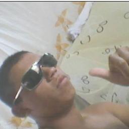 '' Um bom malandro conquistador
Naipe de artista e pike di jogador ''