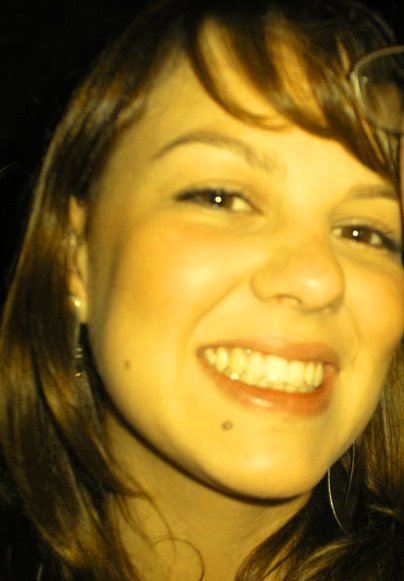 Pollie_'s profile picture. Designer de Moda e Pesquisadora em Antropologia do Consumo