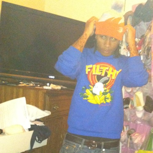IM ALL ABOUT CASH.SO IF U AINT TALKIN MONEY THEN IT DNT MAKE SENSE TO ME.IM THRU DA ROOF KRAZY.#TEAM LOUD PACK SHAWTY.#TEAM.STEAL YO BITCH.#TEAM.M.O.B