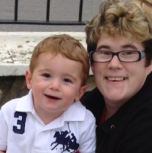 Im 29 live in uk hopefully moving to spain in june 2013 i have a gorgeous lil boy who is 2 im a single mum after my fiance died in afghanistan in 2010