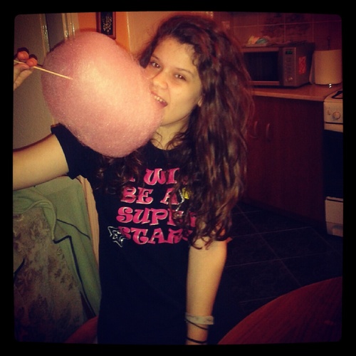 Follow you! I follow you back! :) I'm from Hungary.. I am a Directioner3