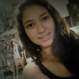 I'm a 15 years old Brazilian girl, I live in Sweden and I just love music, music is my life can't live without it :) #Directioner #TeamFollowBack & #Ufollowback