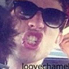 Um eu te amo chega á ser pouco perto do que eu sinto. @melfronckowiak e @chayleao ❥  - Since: 10/03/2012