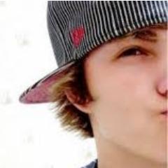 FrasesCruel's profile picture. [SIGO DE VOLTA] // Gosta de frases cruel ? Então aqui você ira encontrar boas frases :)  -- Retweet e Favorite as frases que gostar.