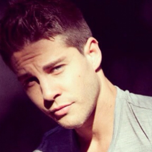 I'm Dean Greyer, you know me as Brody Weston in glee.I'm madly in love with my girlfriend Naya Rivera. #FC |Fake| 18+| RP
