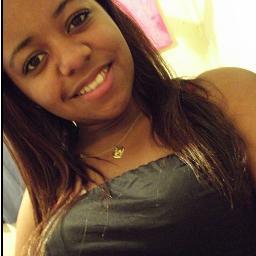 Ela é maravilhosa, tem um sorriso maroto ♪  http://t.co/KuJYgeu8