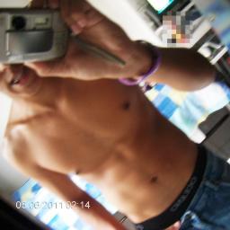 Cara q as vezes fala merda,mas qndo fala algo certo é A FALA!  Amo:Skate,surf e a NAMORADA, Deus e familia! Complicado? Nem sou!