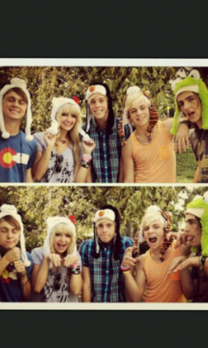 Hey I'm Molly and I love R5,Laura Marano, and Austin&Ally ..Laura Marano(2) Aubrey Miller(8) and R5 follows :^)!!!!