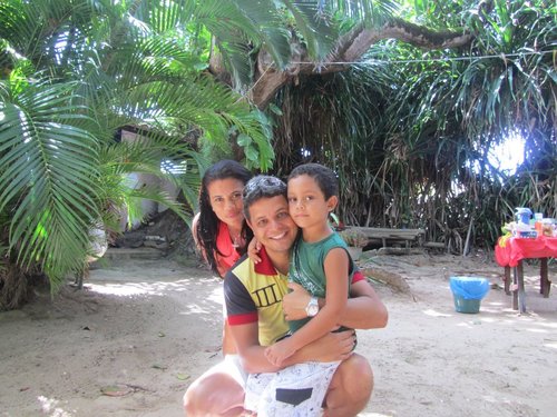 Amo ficar com a minha família!!!
Ir para a ilha de Itaparica!!!!
Curtir carros... em especial os da VW... Jogar XBOX com meu filho....futebol...