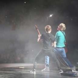 im Niall, im in one direction. i sing and play an instrument with 6 strings on it !