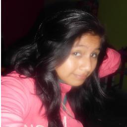 soy una chica de 17  divertida sensilla y me encanta la musica y ademas cantar C;