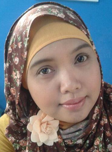 im a happy wife,love my husband, my family and my job..like cooking...good listener and book adict