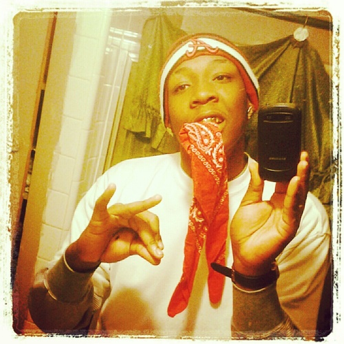 IM FROM QB,I SMOKE WEED U DONT LIKE IT FUCK U,FREE ALL MY NIGGAS,BUT FOLLOW ME THO I FOLLOW BACK