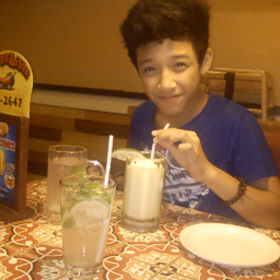 #banda rito banda ron/vocal./guitarist/////// di ako snob. :)
 god first bro O;)