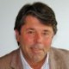 Onafhankelijk Commercieel Vastgoed Adviseur, Zakelijk Mediator en Conflictmanager, die kostbare procedures voorkomt. Houdt van sport en speelt graag tennis!