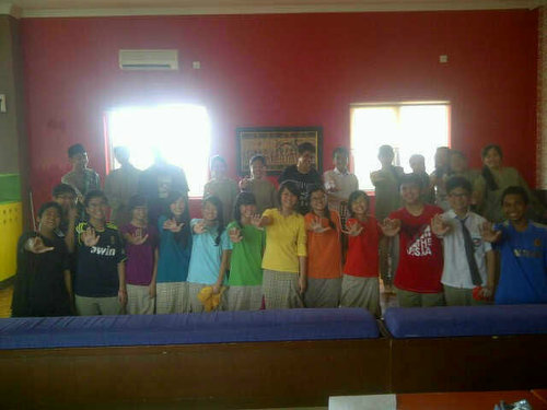 Alumni 2012/2013 :D Kalian tahu artinya ? Yaa, artinya kami semua sudah lulus !!!!  Product of Ridwan Corp. ♥