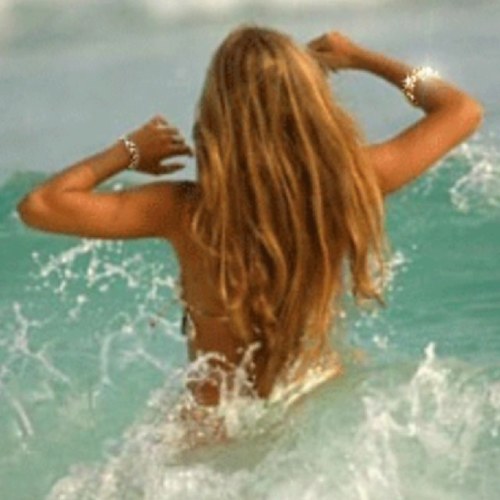 Claufilia's profile picture. Sufro la dependencia y la autoridad, al igual que mi infinita ignorancia. Siempre pierdo los zapatos.