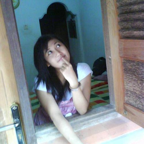 fitriadewie's profile picture. 