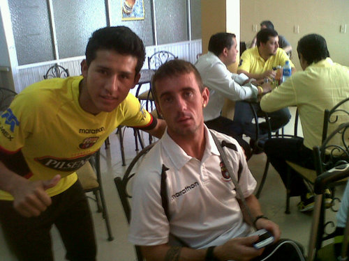 Licencia. en Cultura Física y Deportes. Entrenador de Baloncesto y Arbitro Nacional mismo. Amo el deporte. Barcelonista de Corazon