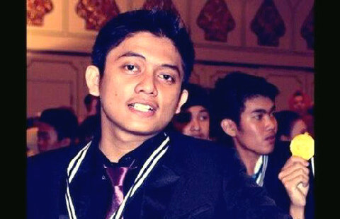 I am only a servant of God to a successful world and the hereafter. 070111. Management Business of Gadjah Mada University.