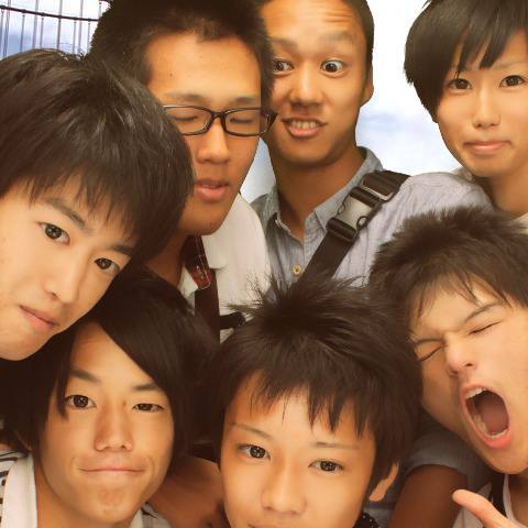 大門高校３年(^o^ゞ  元バスケ部♪   まあフォローよろしくです(￣▽￣)