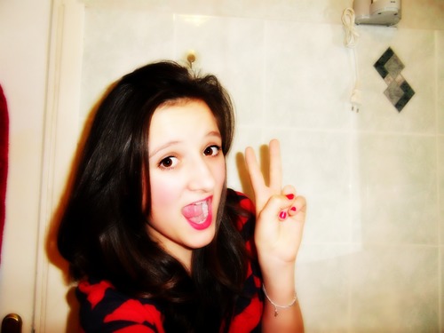 helleneee's profile picture. i'm a french Directioners and a belieber NIALL *.* :3 I FOLLOW BACK :)