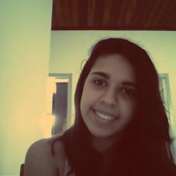 Sou ciumenta, boba, insegura, romântica, chorona, mandona, orgulhosa, irônica, sonhadora, exagerada e dramática. Gostou? Follow-me. *o*