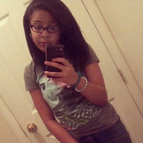 Don't judge me & i wont judge you . I 'ont got no worries # Taken. . Follow me i follow baack (: