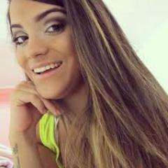 18 years, virginiana, chata, nervosa, ciumenta, besta,  bipolar, feliz. deus, família,corinthians, amigos, música. uma dica: não tente me entender. (: