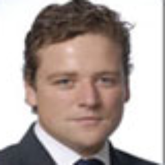 MBA de IESE, Ingeniero de Caminos, defensor del libre mercado.
