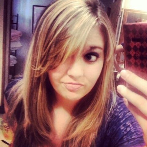 I'm Nicole. I love to meet new people. So hit me up (: