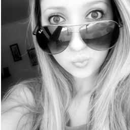 “ É necessário abrir os olhos e perceber que as coisas boas estão dentro de nós, onde os sentimentos não precisam de motivos, nem os desejos de razão...''