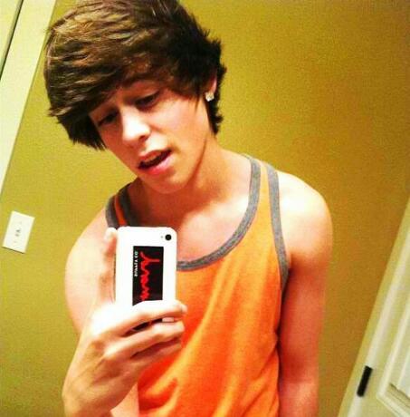 fanpage for @iibesttweets! i would seriously die for this kid.  follow my personal account? @ericamahonexo