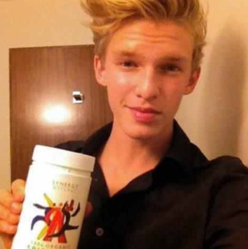 Cody is an insparasion. I always follow back even if you dont ask (: follow us angles & gentelmen.