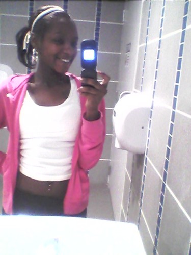 fuk wat u hurd n ask me yaself....ipromise ima b #real..... dnt fuk wit too manii usually do bad by myself... #teamlesbian #idgaf #teamiphone4s