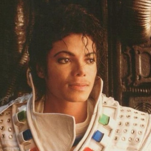 Just your average schmuck that loves Michael Jackson!
Best Friends with @Zarafsha18xx