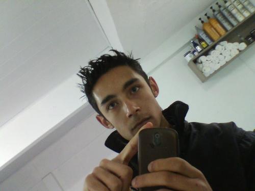 Simplismente faço da minha vida o que eu quero...a opinião de vcs ñ vai mudar em nada doq eu faço....