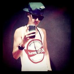 Colega não é amigo. Atração não é amor. E Sorrir não significa estar feliz o meu jeito de ser αs vezes ,never say never sou Bilieber com muito orgulho #