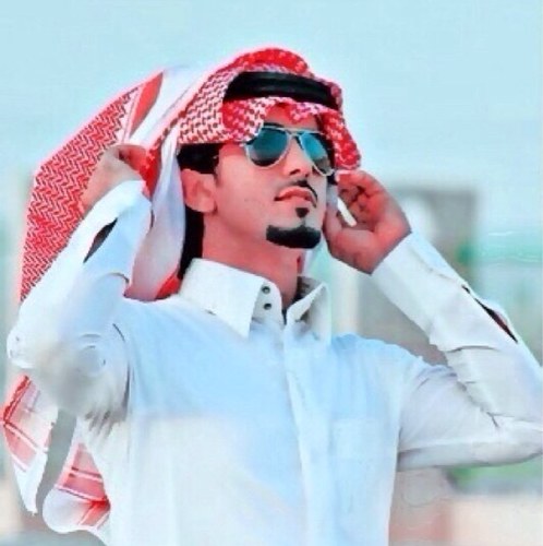 لو يطول البعد والحيلھ .. قليله ولو يمر الوقت من دون اتصالك التقي : بك في خيالي واشتكي له واستمد الروح من صورة خيالك