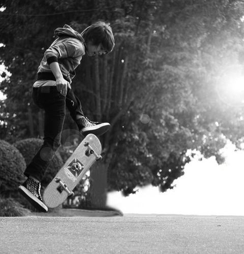 I play Guitar electric and acoustic. Hobbie: Skate.